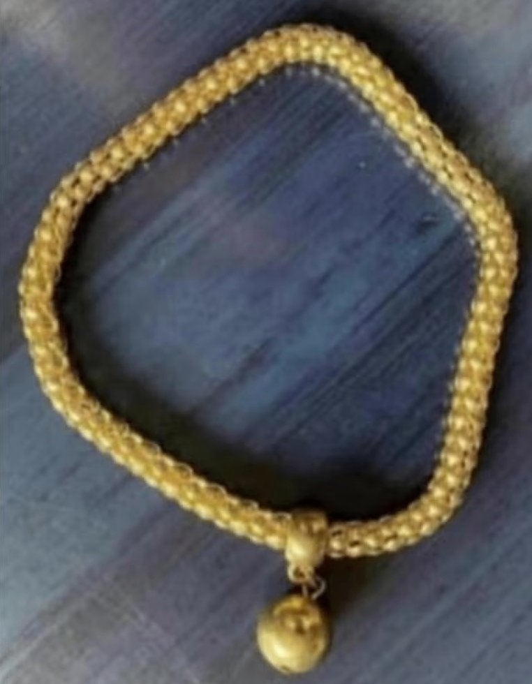 3x goudkleurige armband, mouwophouder met balletje, Overige materialen, Ophalen of Verzenden, Zo goed als nieuw, Met bedels of kralen