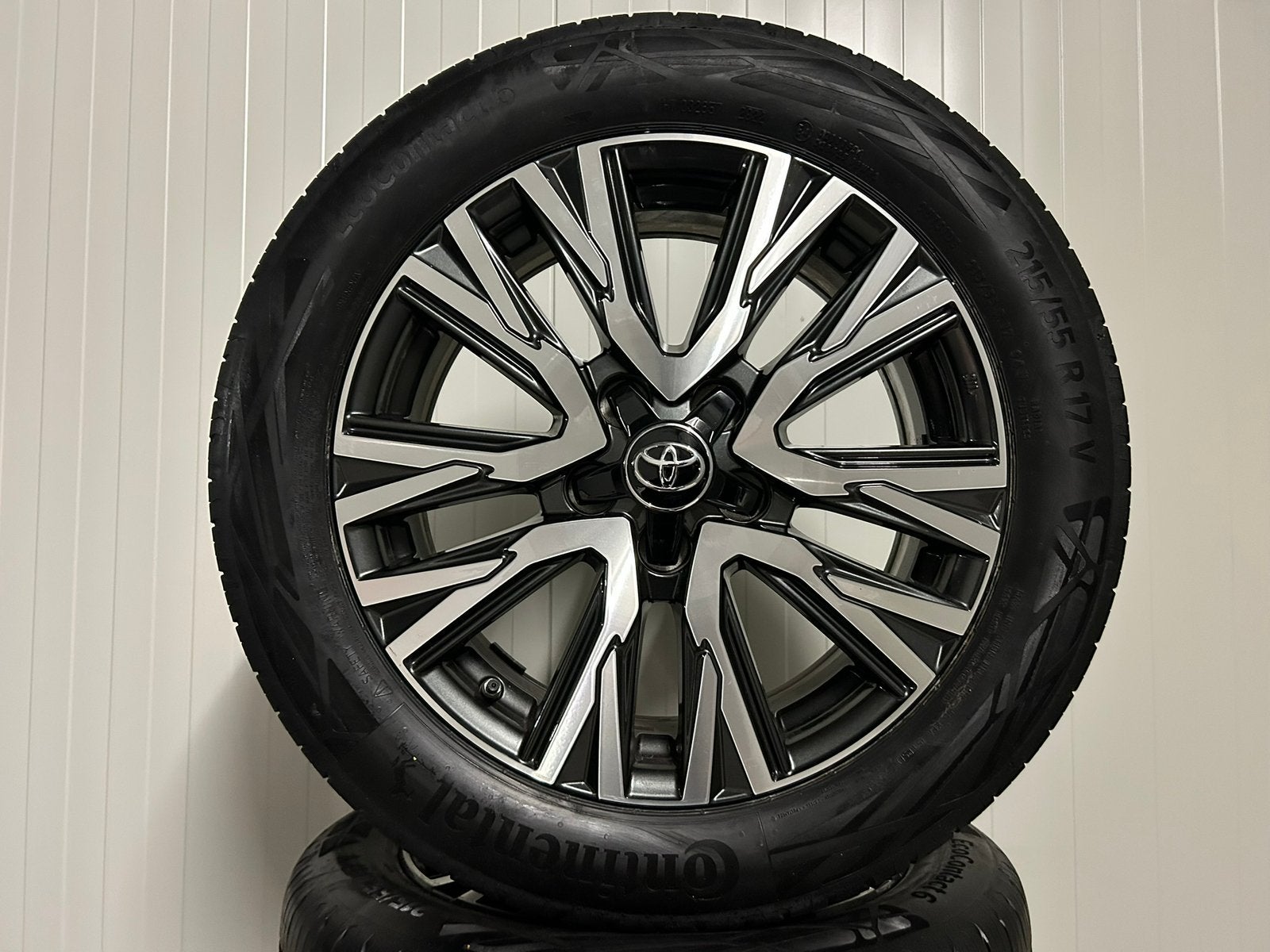 Originele Toyota Yaris cross 17 inch Continental zomer ZGAN, Auto-onderdelen, Banden en Velgen, Ophalen, Banden en Velgen, Personenwagen