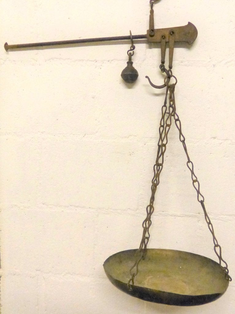 Antieke balansweegschaal met gewicht en schaal, Antiek en Kunst, Ophalen of Verzenden, Koper