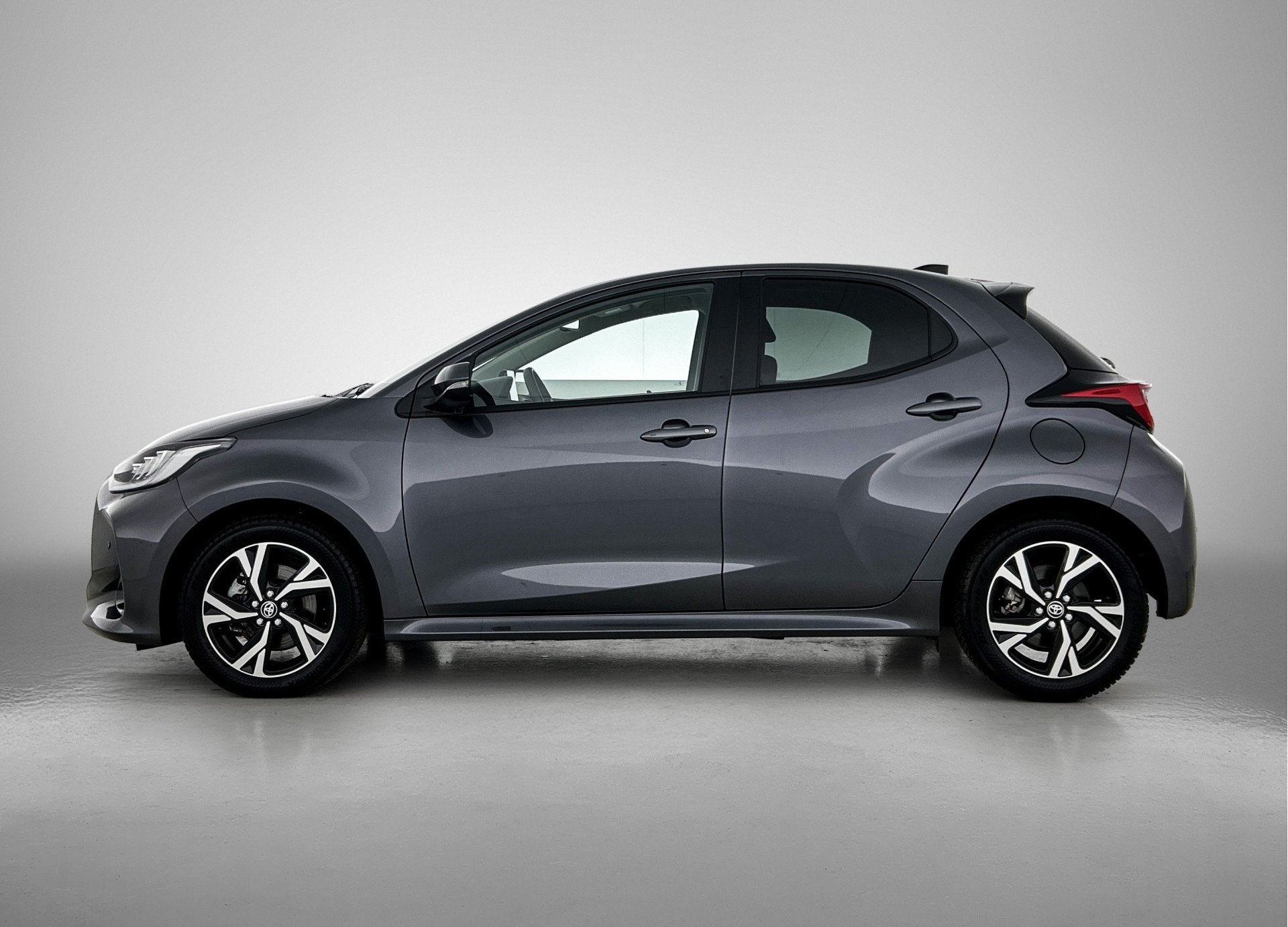 Toyota Yaris 1.5 Hybrid 115 Dynamic Comfort Pack | BTW voert, 12 maanden, Gebruikt, Hybride Elektrisch/Benzine, 3 cilinders