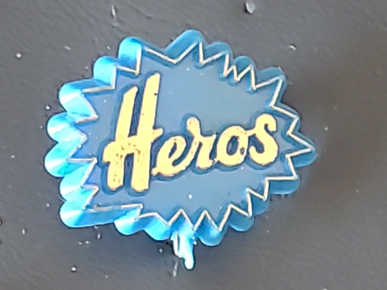 Speldje 'Heros' - Uniek verzamelobject, Ophalen of Verzenden