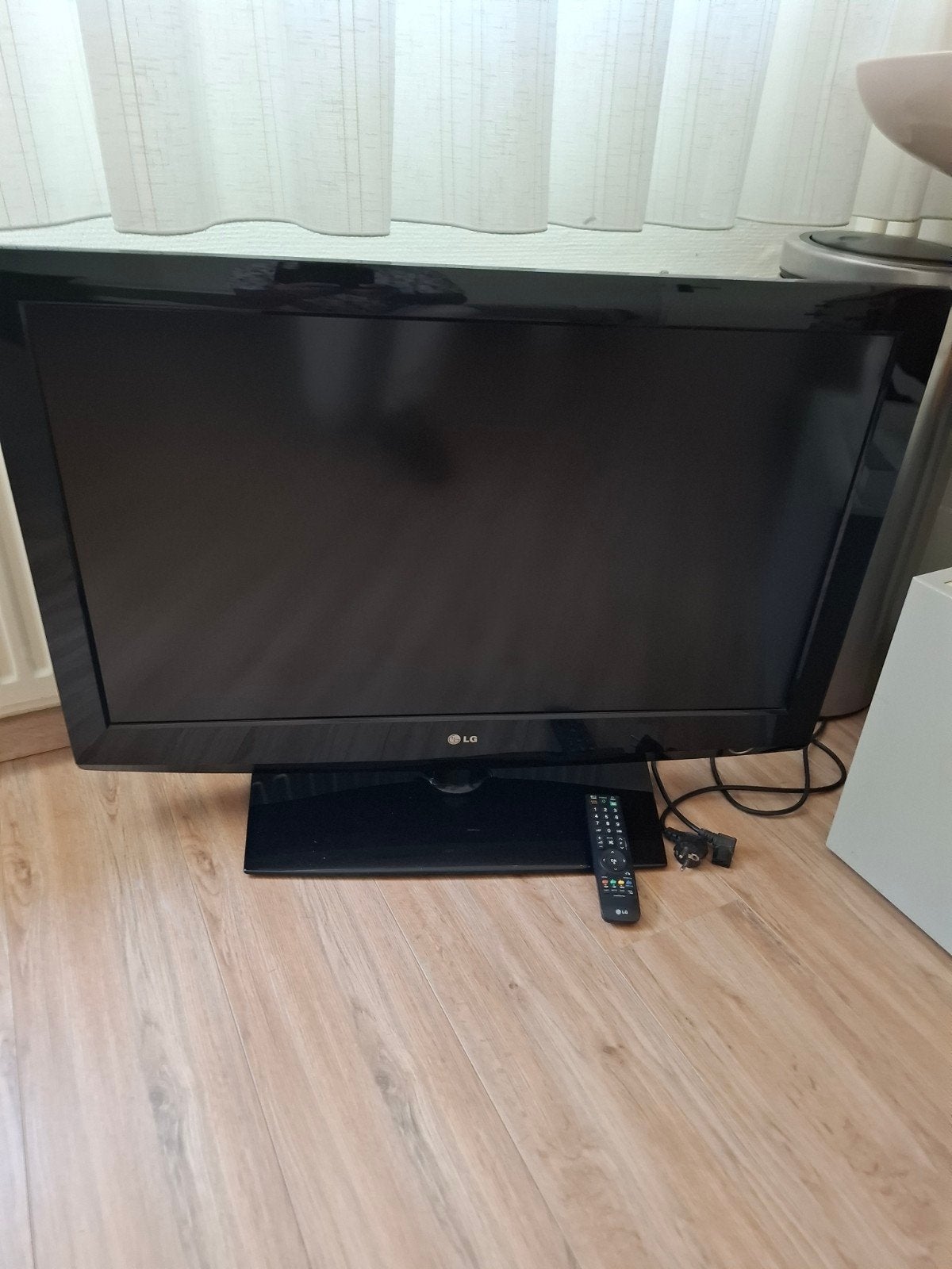 LG LCD TV met afstandsbediening, Ophalen, Gebruikt, 50 Hz, 80 tot 100 cm