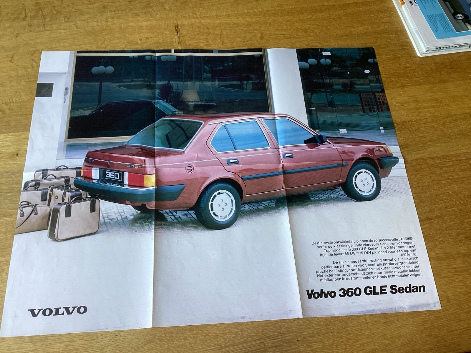 Volvo 360 GLE Sedan Brochure poster 61x48 cm, Ophalen of Verzenden, Gelezen, Volvo
