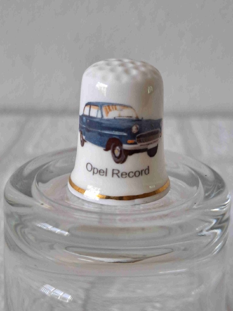 Opel Rekord P1 Vingerhoedje Porselein Goudrandje, Ophalen of Verzenden, Nieuw, Porselein, Nederland