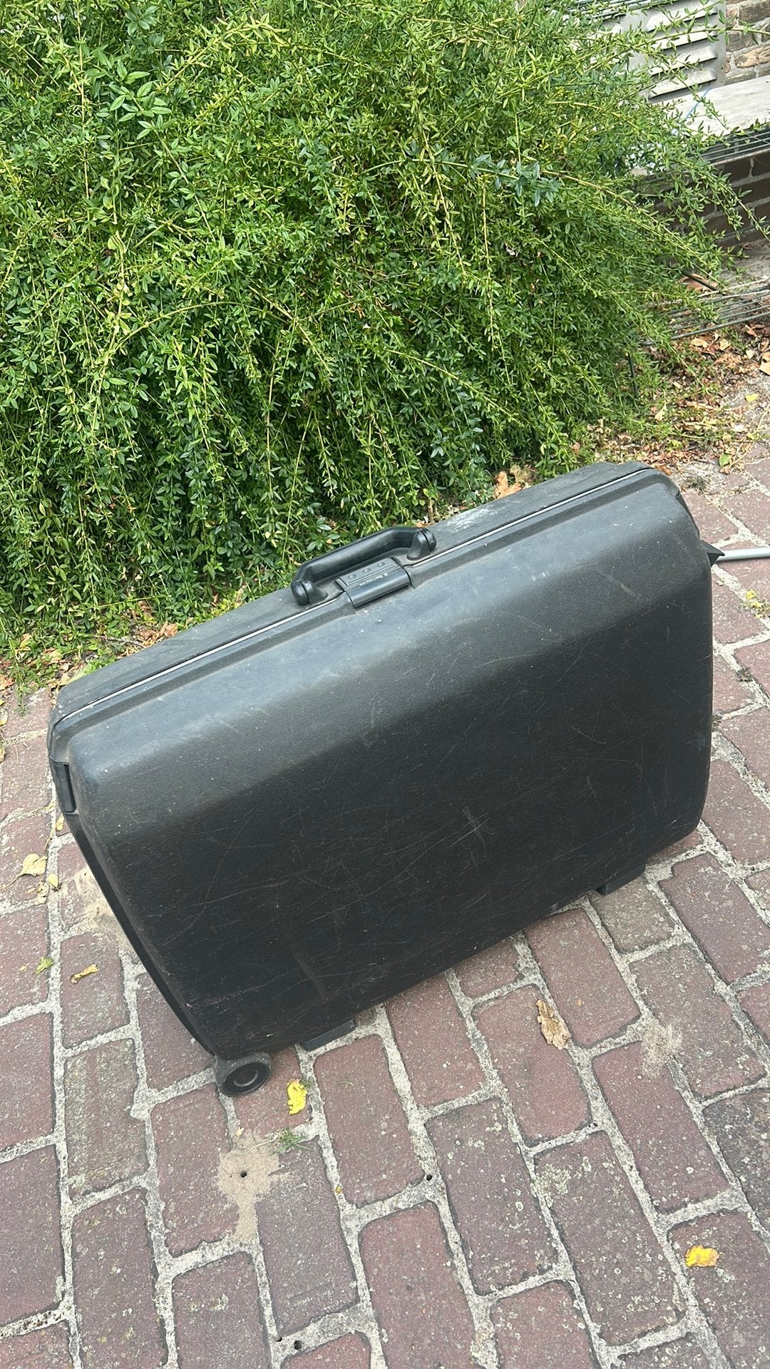 Koffer Samsonite zwart gebruikt gratis, Sieraden, Tassen en Uiterlijk, Koffers, Ophalen, Zo goed als nieuw, Hard kunststof, 70 cm of meer