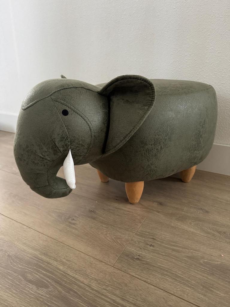 Leuke olifant poef/voetenbankje - Zo goed als nieuw, Ophalen, Kunststof, Zo goed als nieuw, Overige vormen