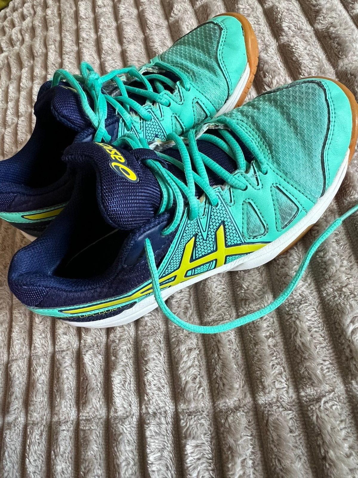 Hockeyschoenen Asics maat 34.5, Ophalen of Verzenden, Zo goed als nieuw, Schoenen