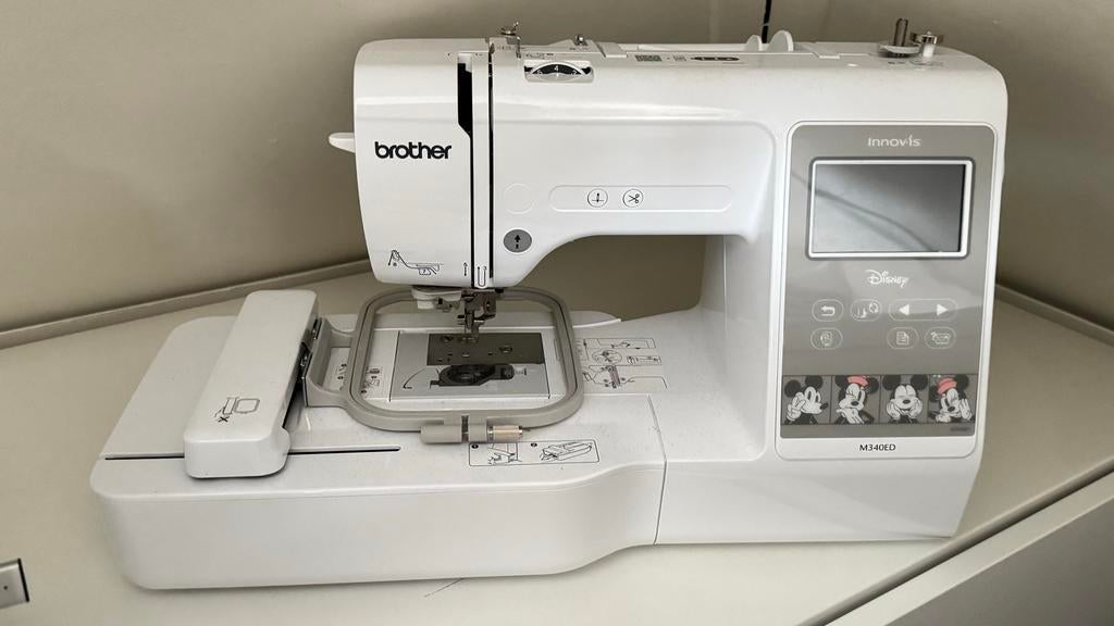 Brother Innov-is M340ED Disney Naai- en Borduurmachine, Ophalen of Verzenden, Zo goed als nieuw, Naaimachine, Brother