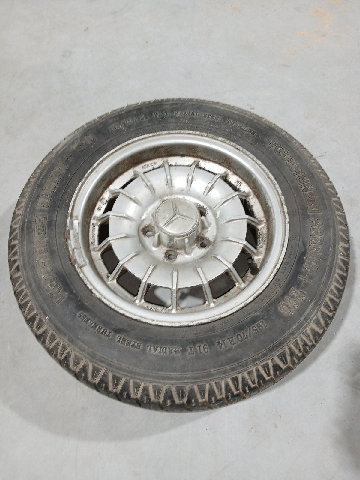 kroonkurk velg Mercedes Benz 14 inch, Ophalen, 14 inch, Gebruikt, Banden en Velgen