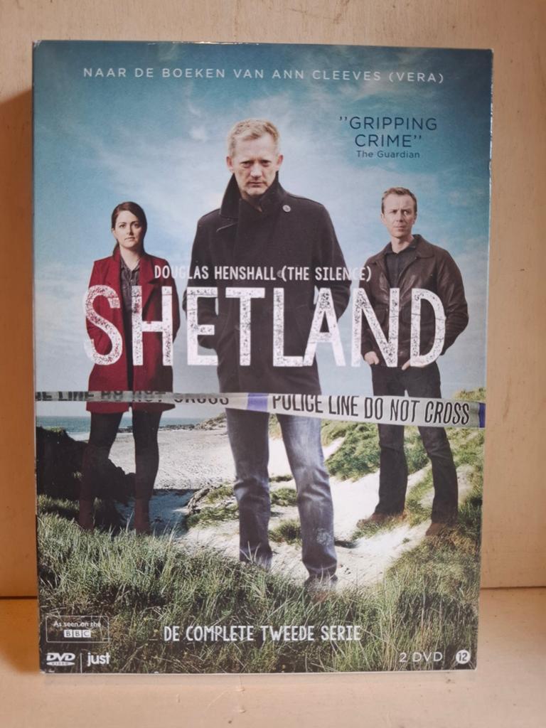 Shetland Seizoen 2 - Britse Crime Tv-serie - 2 DVD Box Set, Boxset, Ophalen of Verzenden, Zo goed als nieuw, Vanaf 12 jaar