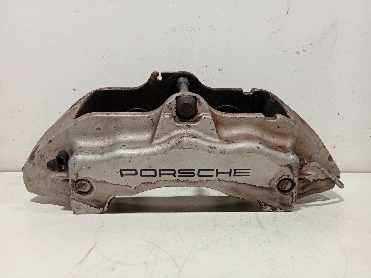 Remklauw rechts voor Porsche Cayenne, Onderdelen@venauto.nl, Van der Ven Autorecycling B.V., Gebruikt, Ettenseweg 76, 4706 PB Roosendaal, The Netherlands