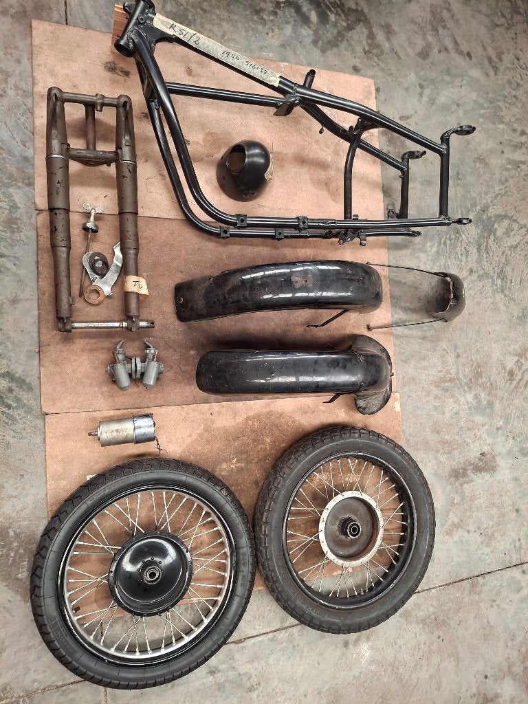 Frame met kenteken en onderdelen BMW R51/2, Motoren, Ophalen