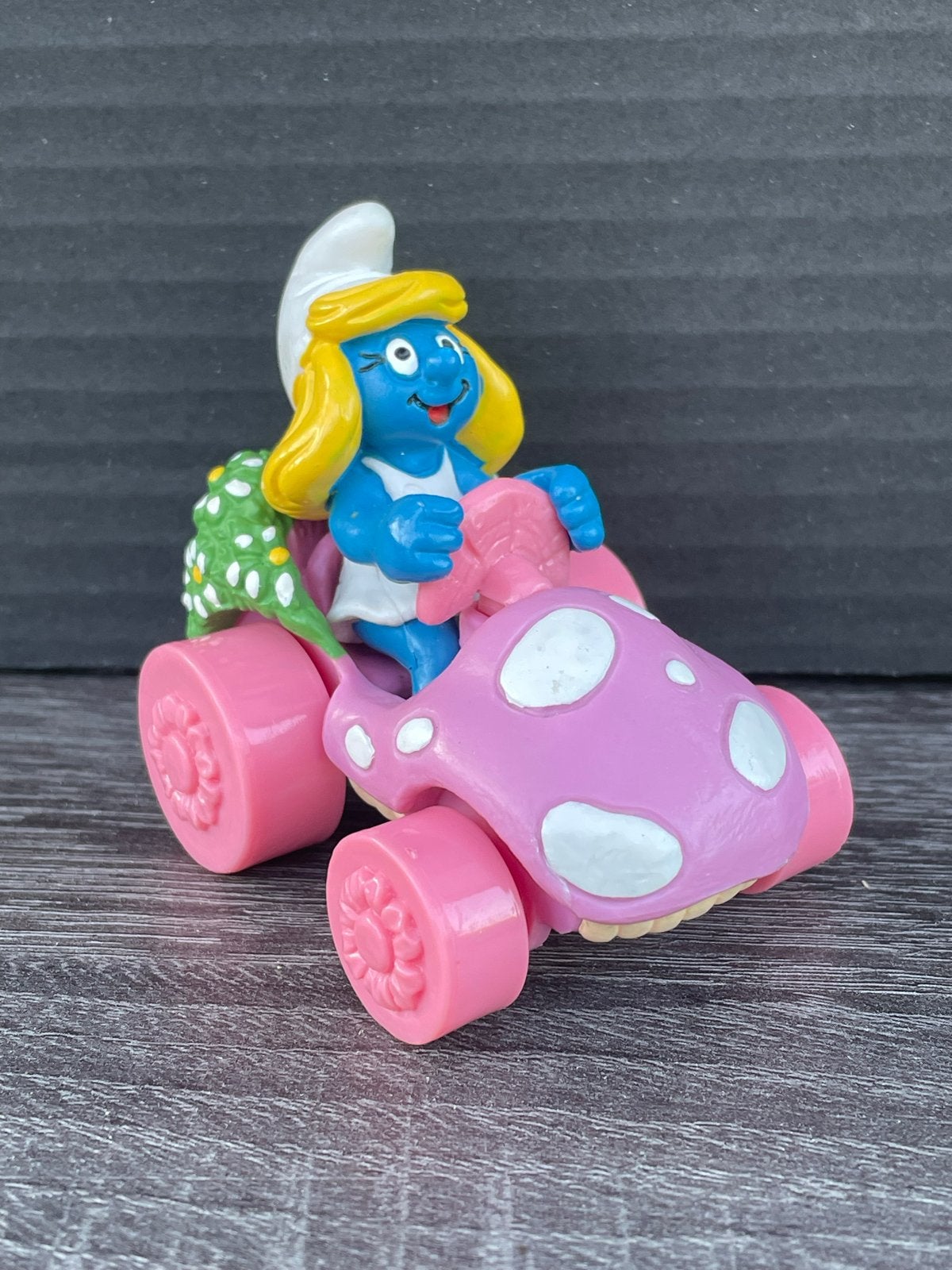 Smurfin in paddenstoel auto - Vintage Smurf figuur, Verzamelen, Smurfen, Ophalen of Verzenden, Gebruikt, Smurfin, Poppetje, Figuurtje of Knuffel
