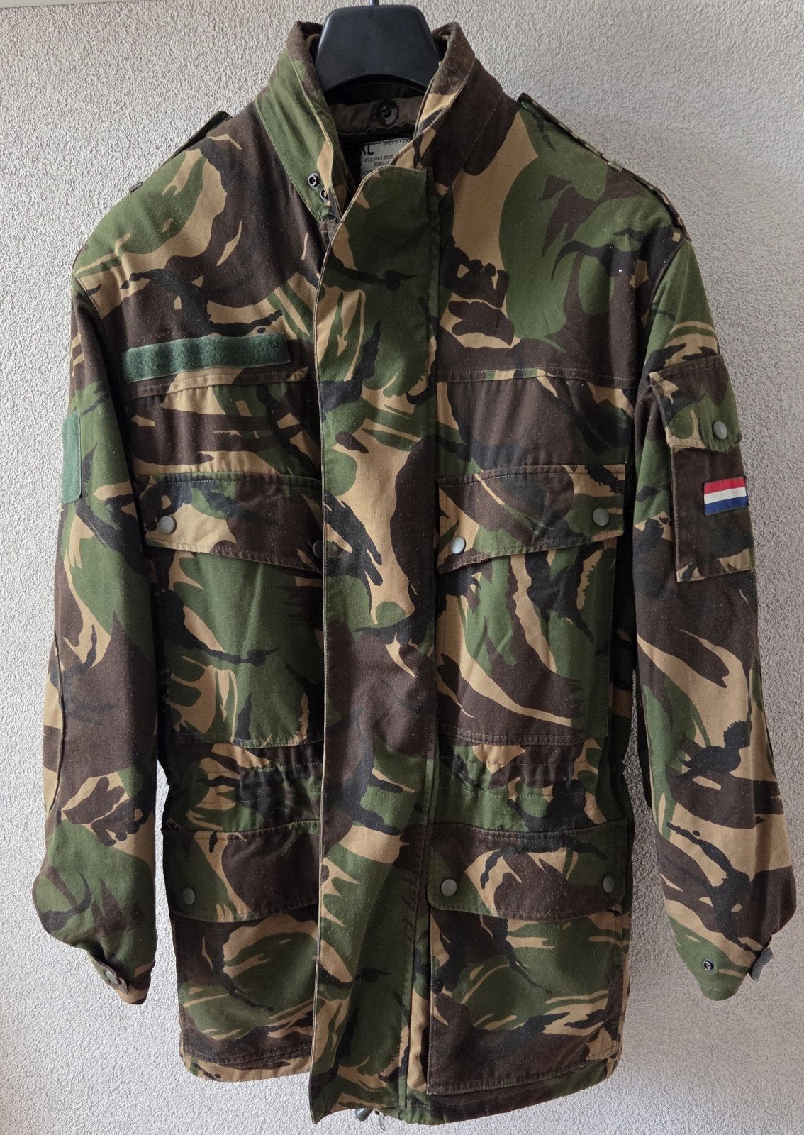 Legerjas camouflage met bontje L/XL defensie parka, Ophalen of Verzenden, Landmacht, Nederland, Kleding of Schoenen