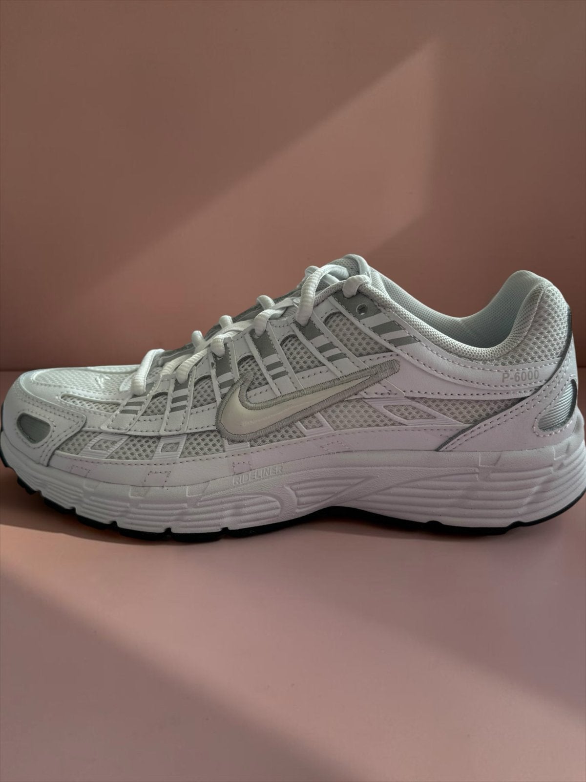 Nike P-6000 Wit Platinum Tint Dames Sneakers Maat 37.5 Nieuw, Kleding | Dames, Schoenen, Wit, Nieuw, Ophalen of Verzenden, Sneakers of Gympen