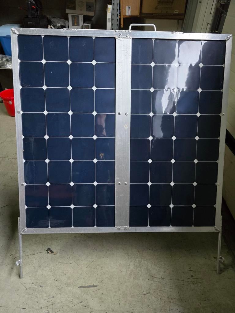Zonnepanelen in een zwaar, uitklapbaar aluminium frame, Zakelijke goederen, Ophalen, Overige categorieën, Nb, Nb