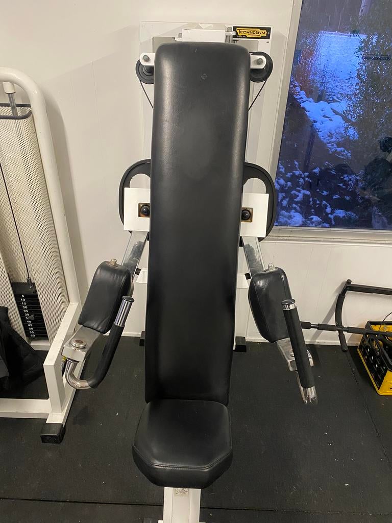 Technogym delts/shoulder - 60kg, Ophalen, Zo goed als nieuw, Metaal, Krachtstation