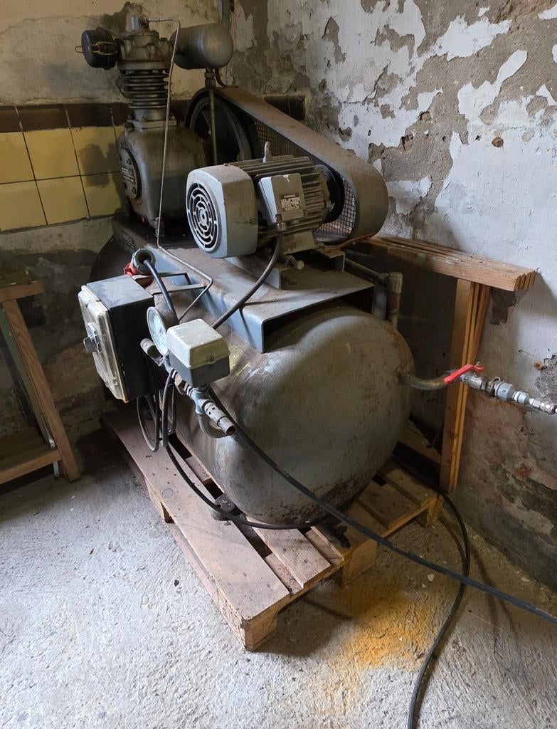 Compressor 325 L GROSSO, Hobby en Vrije tijd, Overige Hobby en Vrije tijd, Ophalen