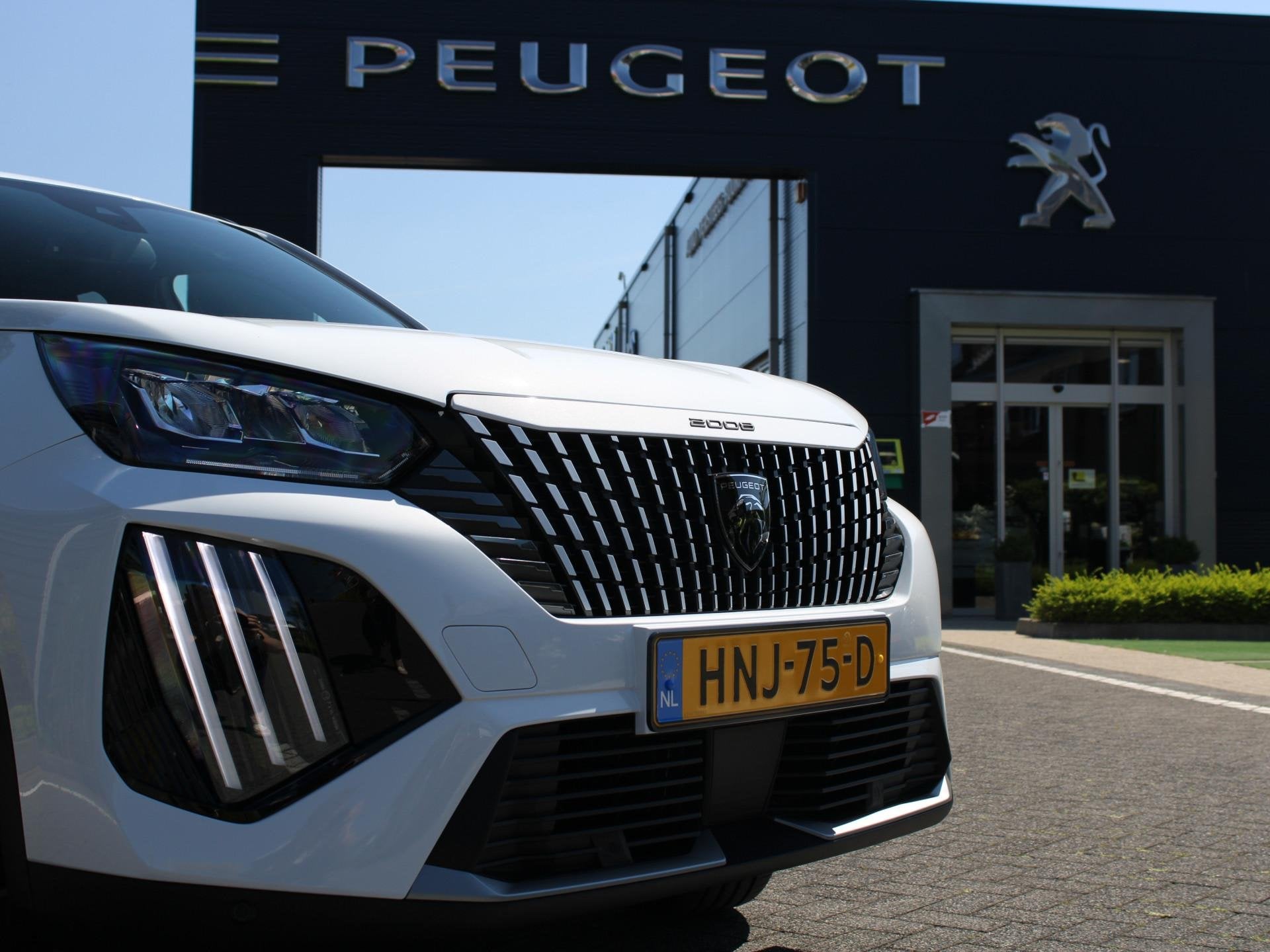 Peugeot 2008 Allure 1.2 Hybrid 145PK e-DSC6 Automaat Navigat, Auto's, 1199 cc, Leder en Stof, Wit, Origineel Nederlands