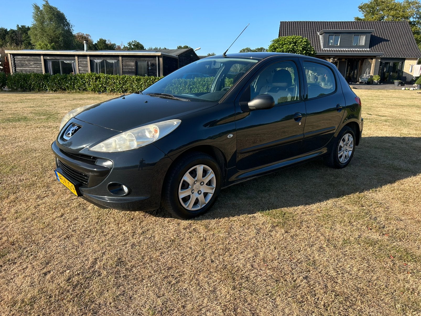 Peugeot 206+ 1.1 5D 2010 Grijs Nieuwe Apk, Auto's, Voorwielaandrijving, Stof, Origineel Nederlands, Bedrijf