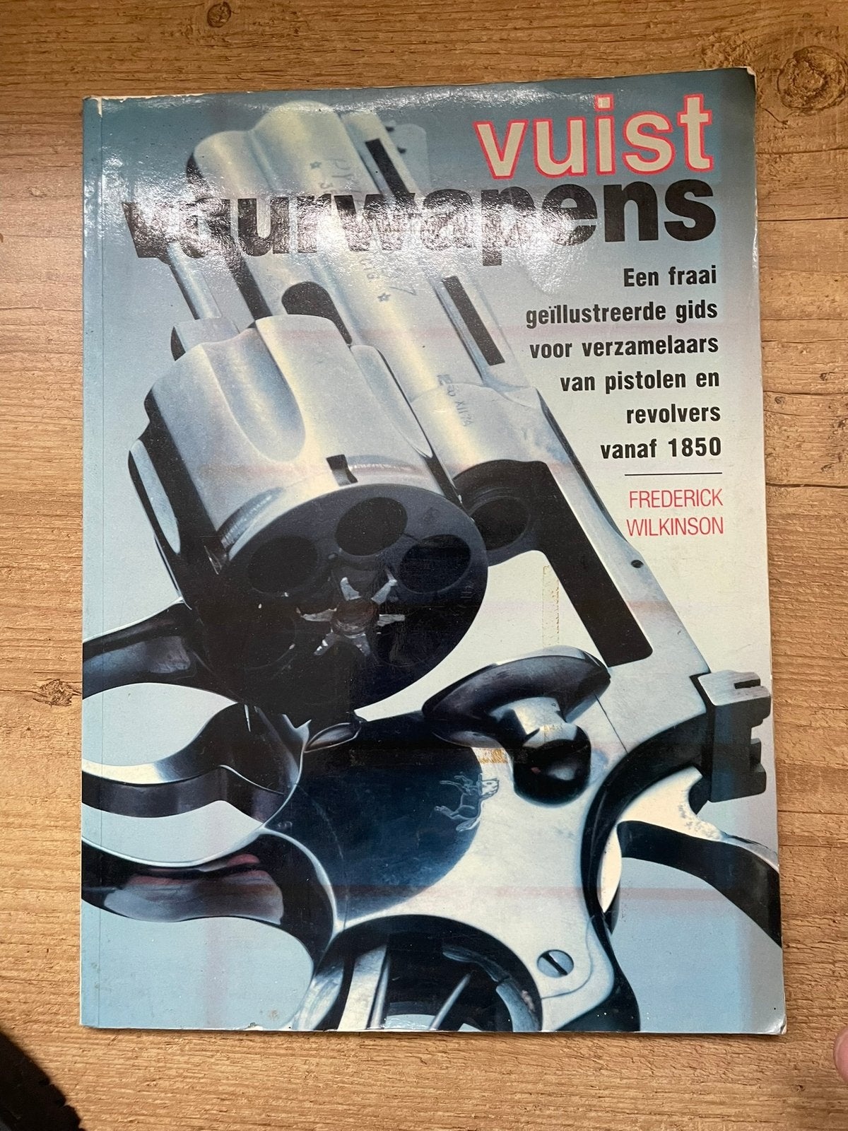 Boek vuist vuurwapens!, Verzamelen, Ophalen of Verzenden, Landmacht, Nederland, Boek of Tijdschrift