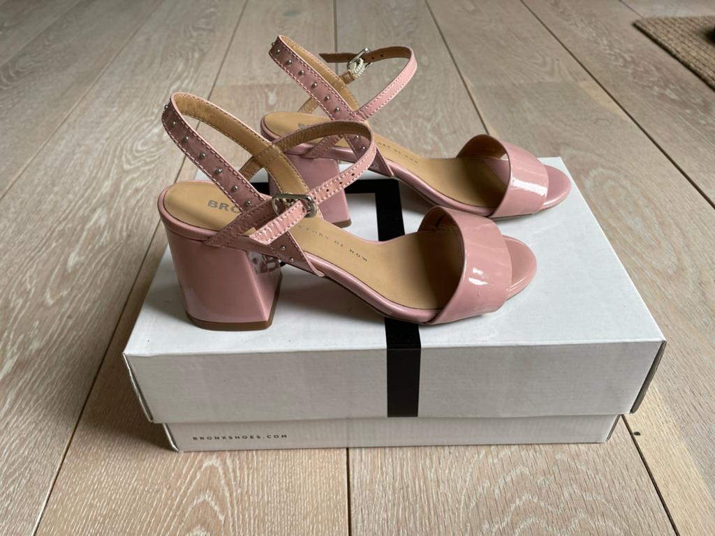 Bronx Roze Lakleren Sandalen Maat 37, Bronx, Zo goed als nieuw, Roze, Sandalen of Muiltjes