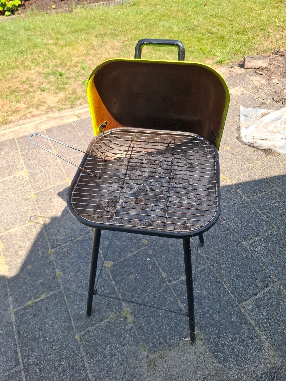 Barbeque + kolen, Ophalen