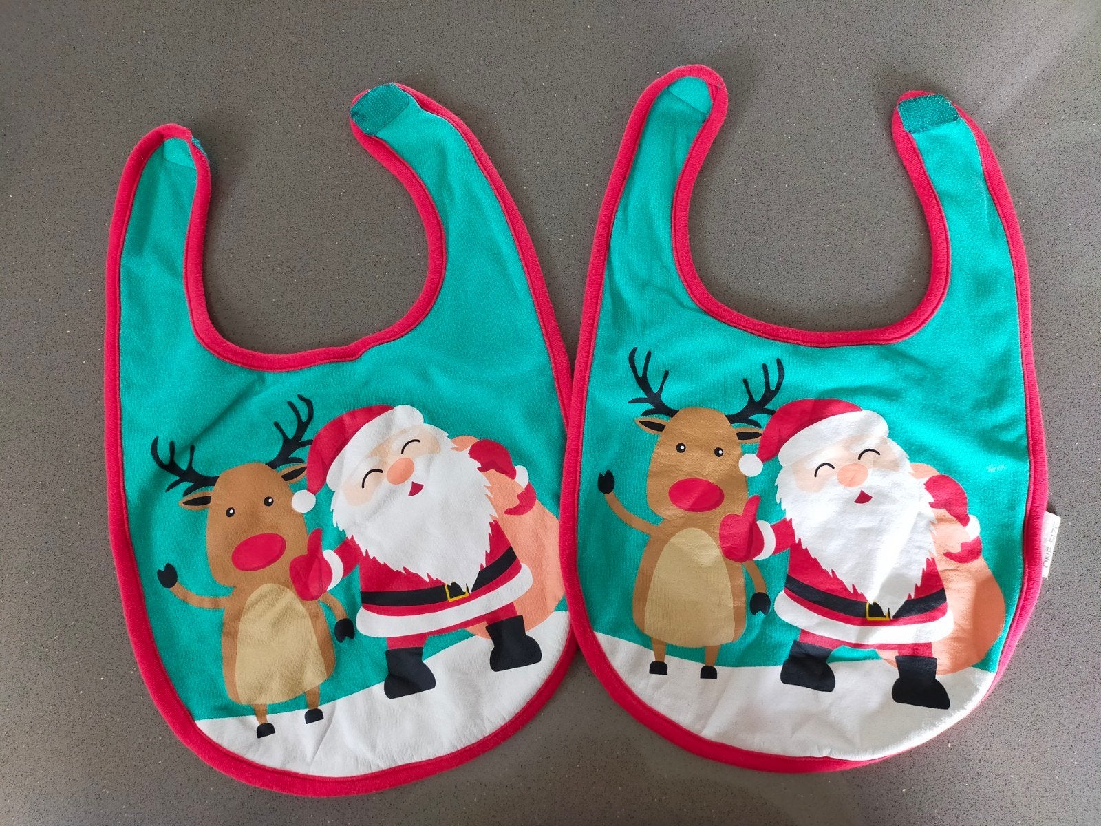 Zgan! 2x superleuke Kerst slabbetjes!

Prijs is voor beide., Diversen, Ophalen of Verzenden, Zo goed als nieuw