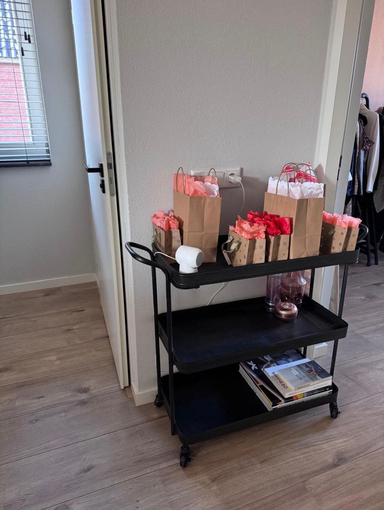 Zwarte trolley / side table op wielen, Huis en Inrichting, Ophalen, Gebruikt