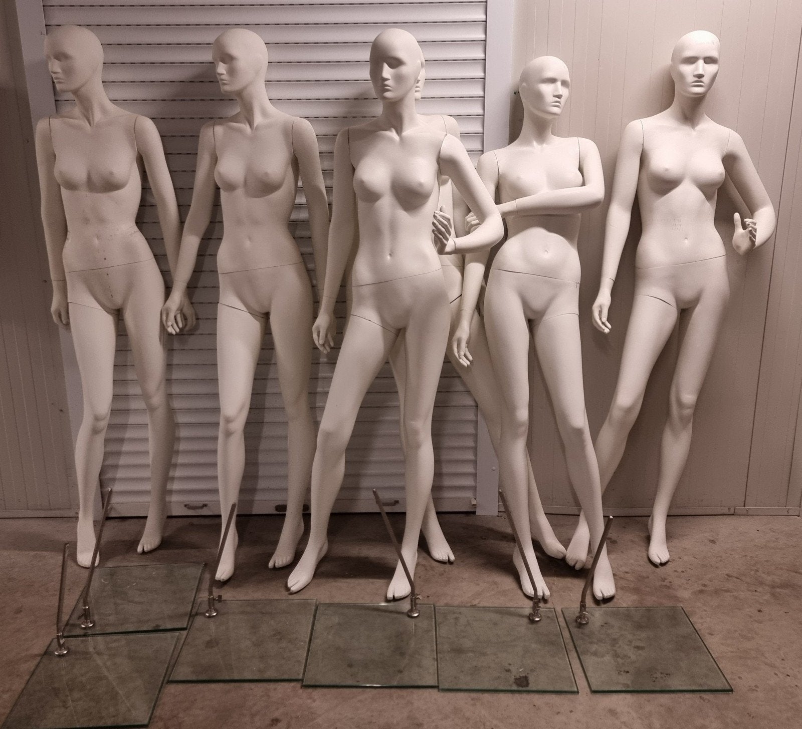 6 Vrouwelijke etalagepoppen in diverse poses, Hobby en Vrije tijd, Ophalen, Gebruikt, Paspop