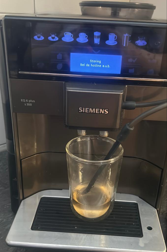Siemens EQ.6 plus S300 Koffiemachine - Defect, Afneembaar waterreservoir, 10 kopjes of meer, Koffiemachine, Niet werkend