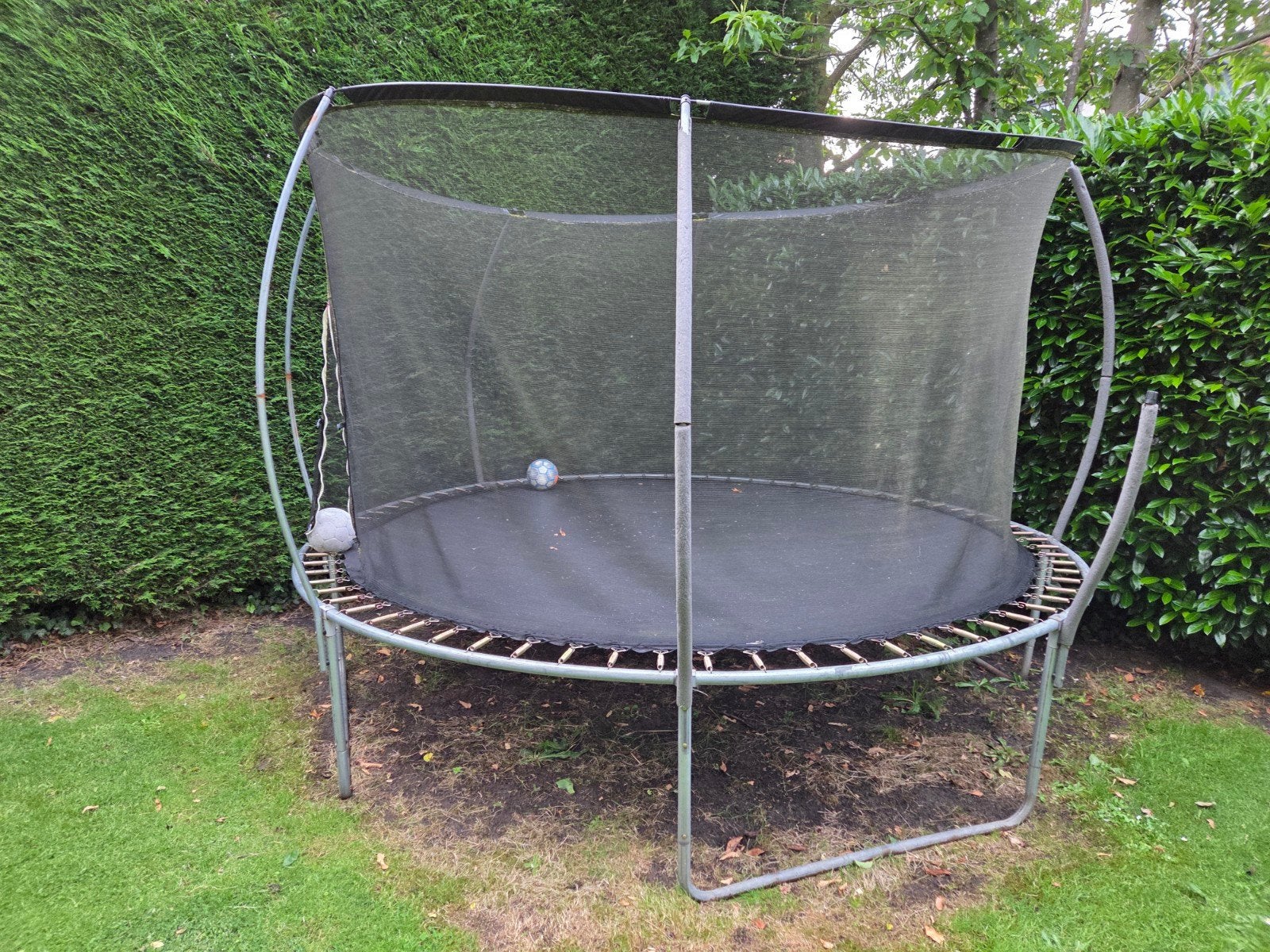 Trampoline met veiligheidsnet (mist 1 paal en rand), Ophalen, Gebruikt