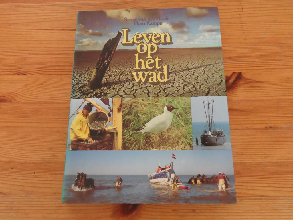 Leven op het wad / wad nu wat later / zwervend over de wad, Boeken, Ophalen of Verzenden, Gelezen, Wandel- of Recreatiegebieden