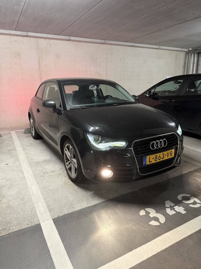 Audi A1 1.2 Tfsi 63KW 2013 Zwart - Panoramadak, Auto's, Voorwielaandrijving, Zwart, 4 cilinders, 4 stoelen
