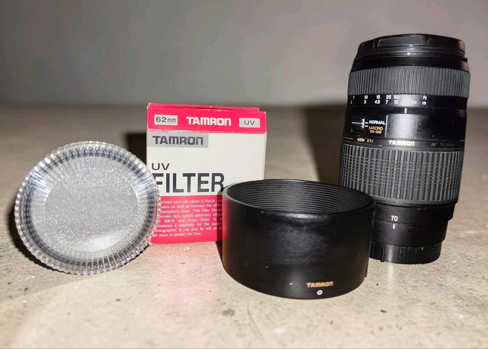 Tamron UV Filter 62mm met lensdop en zonnekap, Audio, Tv en Foto, 60 tot 70 mm, Ophalen of Verzenden, Zo goed als nieuw, Met schroefdraad