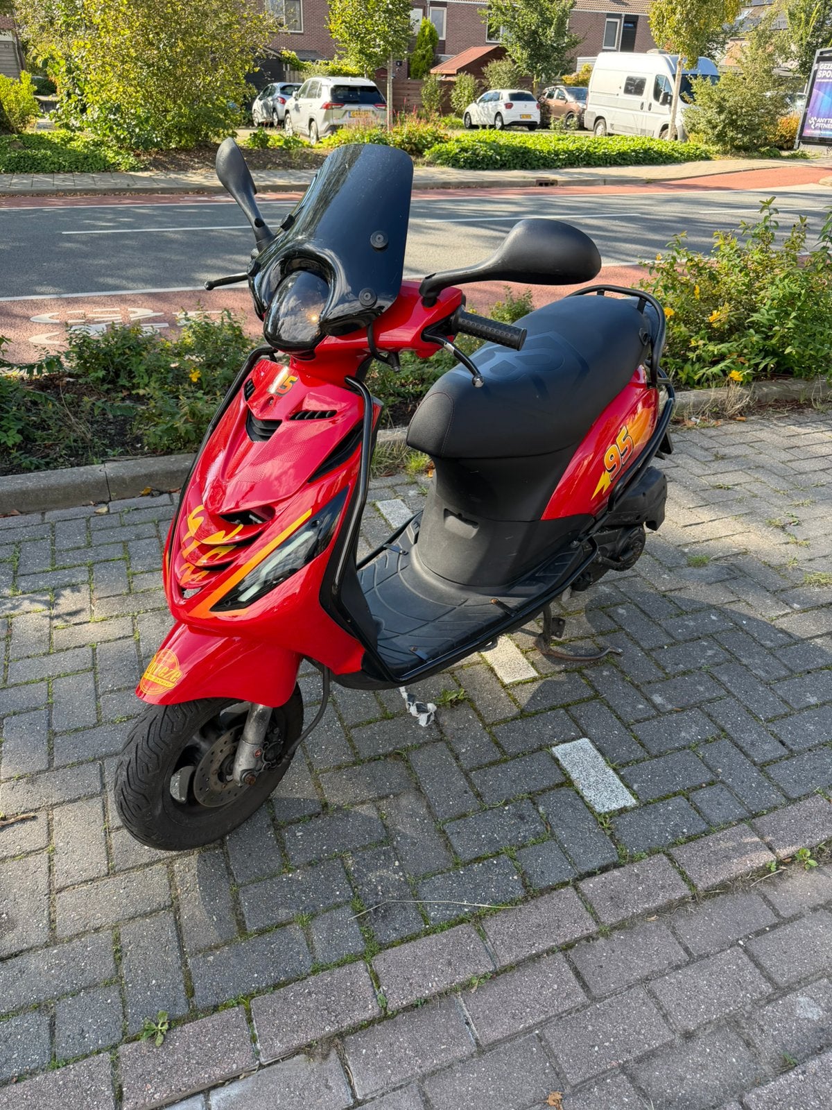Full option cars mqueen zip 2019  3 de eigenaar!, Fietsen en Brommers, Ophalen, Zo goed als nieuw, Benzine, Zip