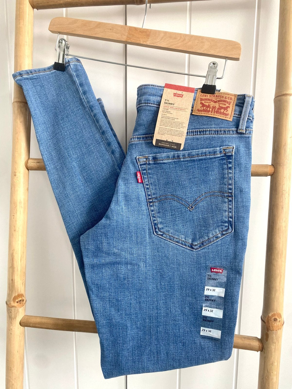 Nieuwe Levi's 711 Skinny Jeans - Maat W29 L32 denim, Kleding | Dames, Ophalen of Verzenden, Nieuw, Blauw, W28 - W29 (confectie 36)