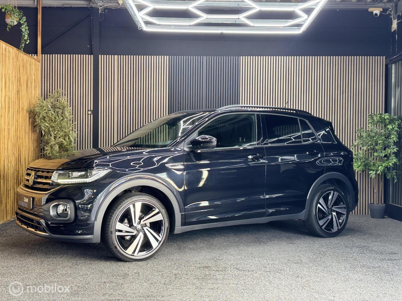 Volkswagen T-Cross 1.0 TSI R-Line|Led|Acc|Pdc|Carplay|Sfeer, Automatische klimaatregeling, Gebruikt, Zwart, 116 pk