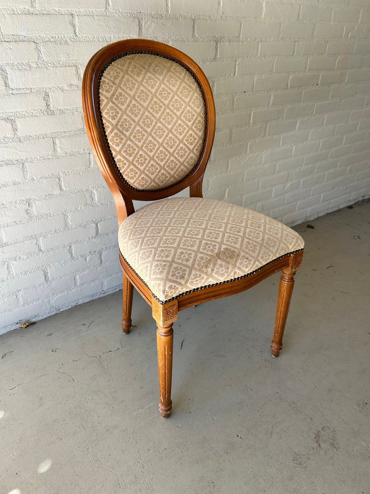 Elegante vintage stoel met medaillon rugleuning, Ophalen