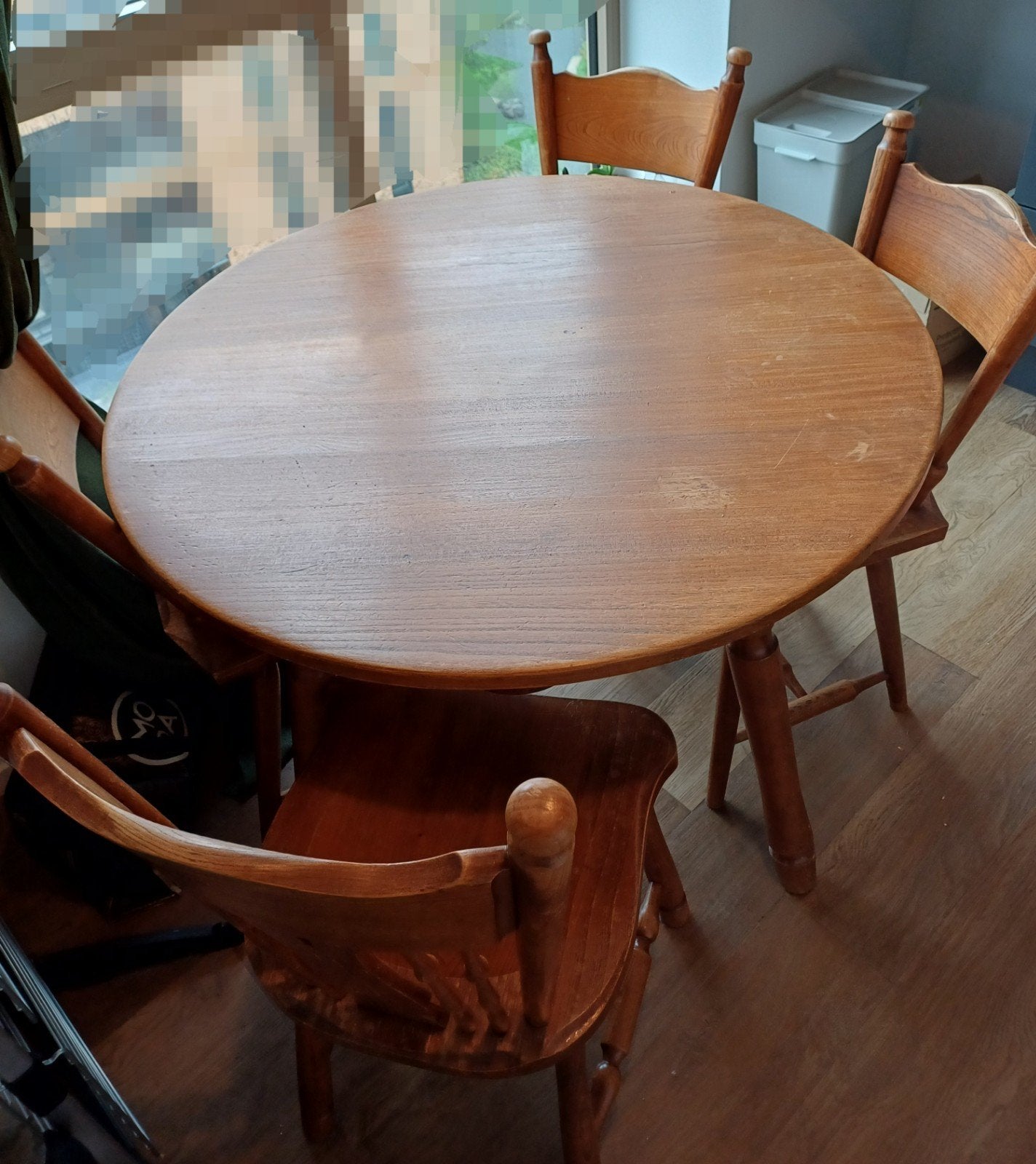 Ronde eet tafel met 4 stoelen van hout, Huis en Inrichting, Complete eetkamers, Ophalen, 4 tot 6 stoelen