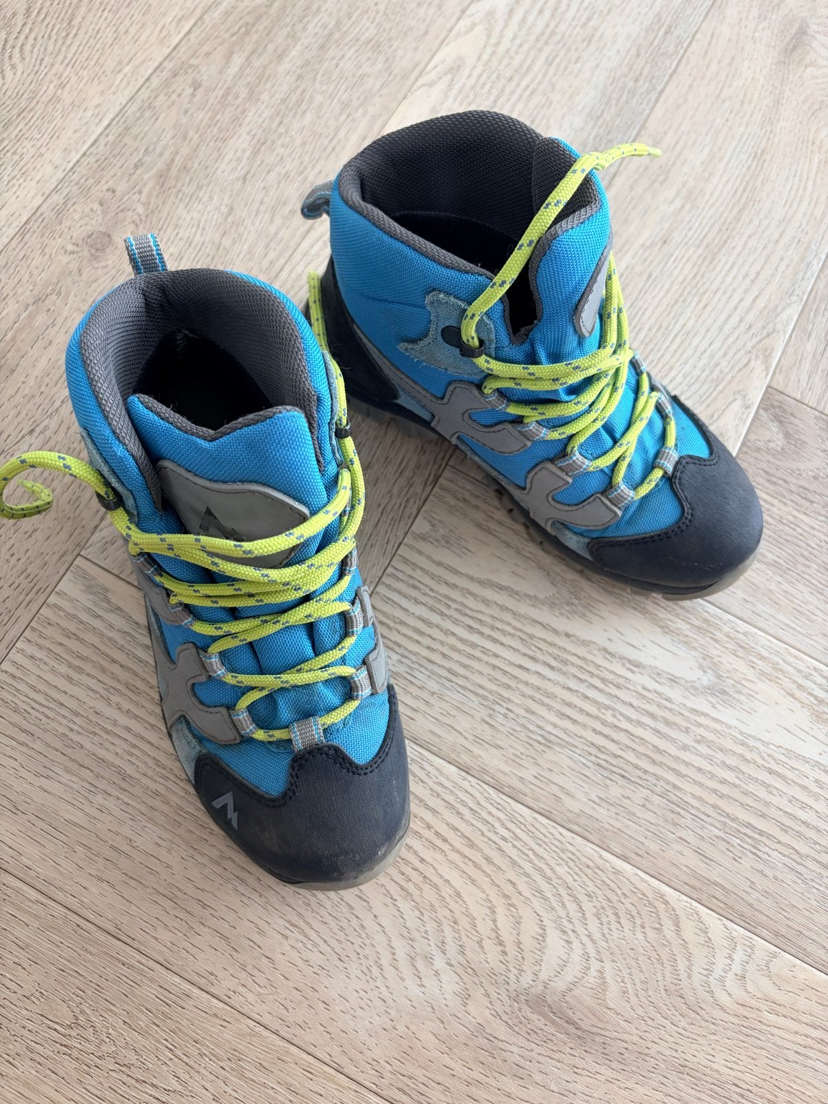 McKinley Bergschoenen - Maat 33, Ophalen of Verzenden, Gebruikt, Schoenen