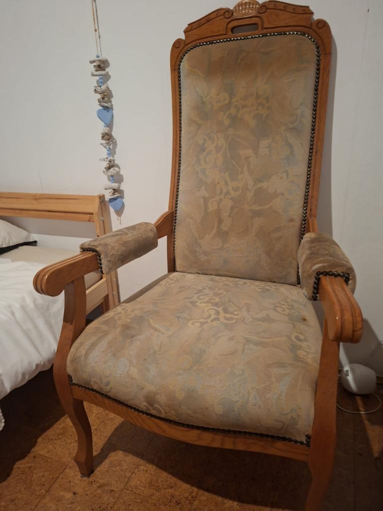 Antieke houten fauteuil met stoffen bekleding, Antiek en Kunst, Ophalen