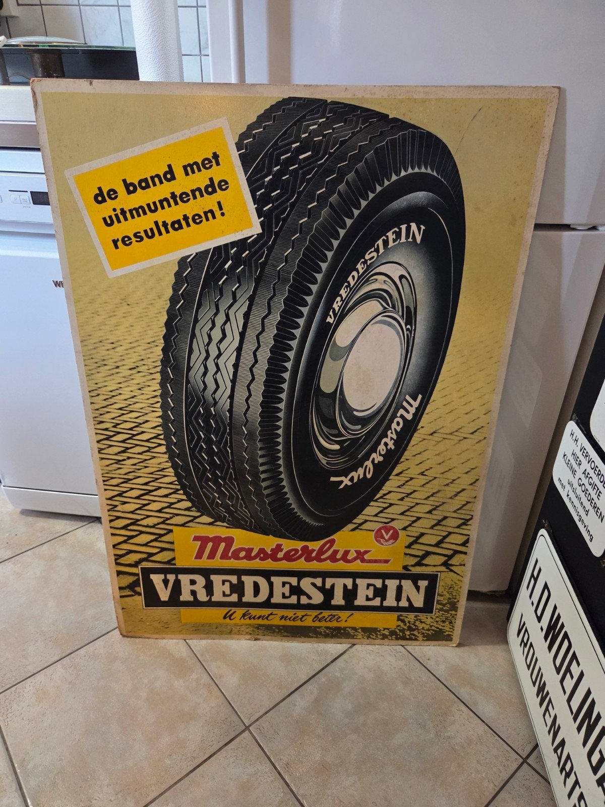 oude karton reclamebord vredestein banden, Ophalen, Gebruikt, Reclamebord