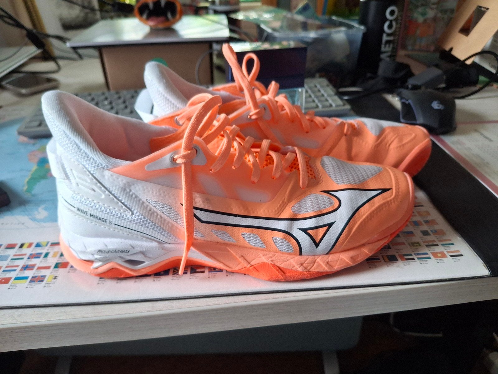 Zo goed als nieuwe zaalschoenen maat 39, Sport en Fitness, Ophalen of Verzenden, Zo goed als nieuw, Schoenen