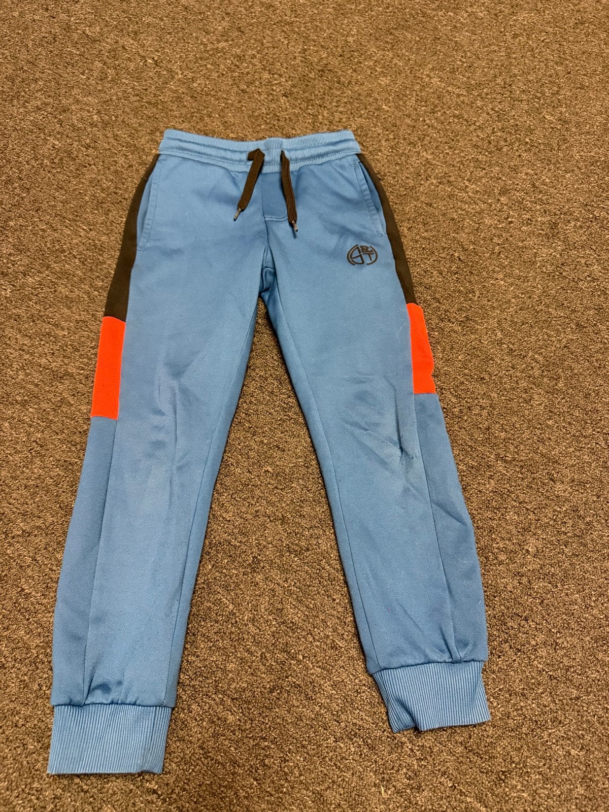 Blauwe joggingbroek met oranje en zwarte details maat 122, Verzenden, Zo goed als nieuw, Jongen, Broek