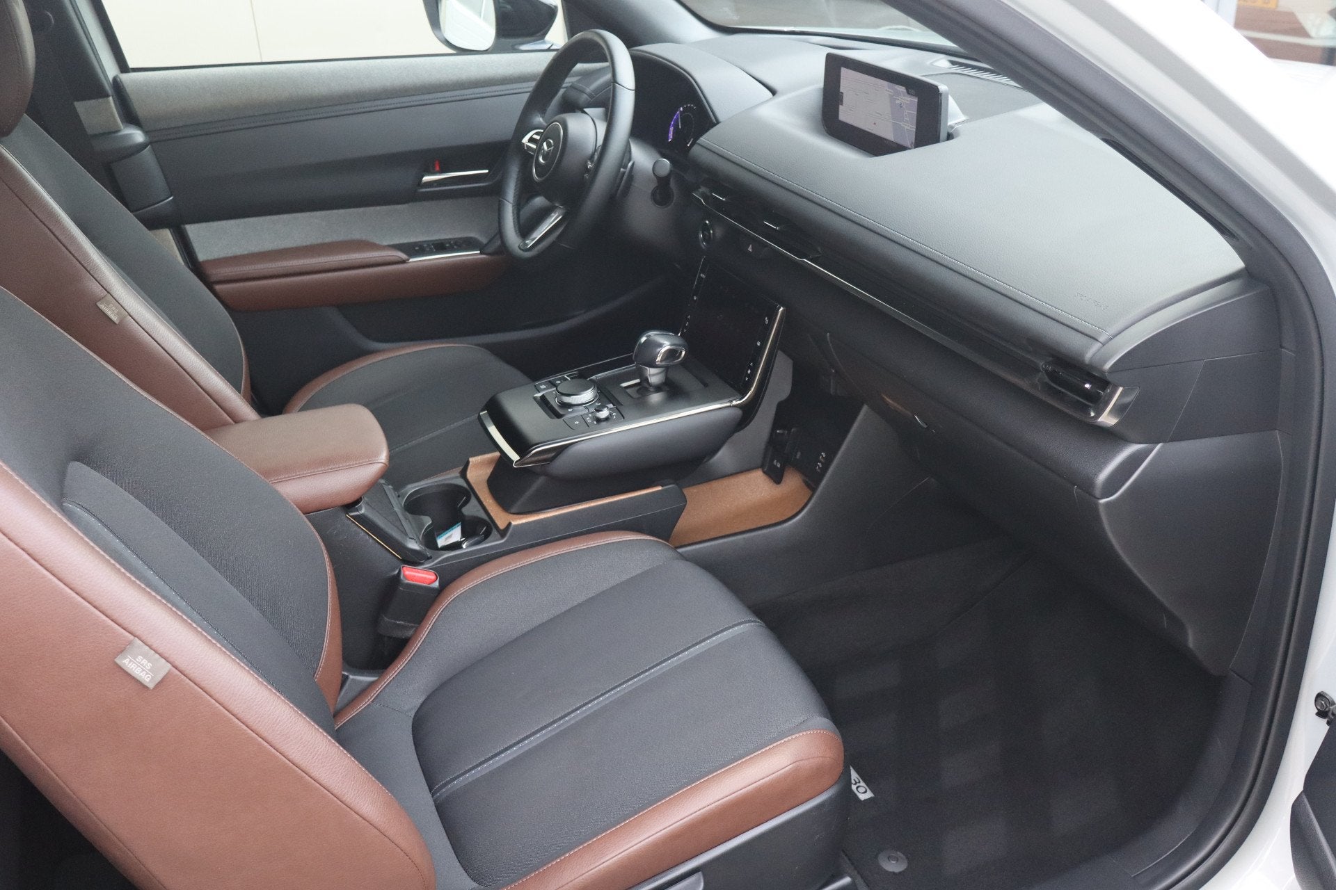 Mazda MX-30 e-SkyActiv 145 Comfort 36 kWh - NL Auto! Stoel+s, Auto's, Gebruikt, 35 kWh, Leder en Stof, Wit
