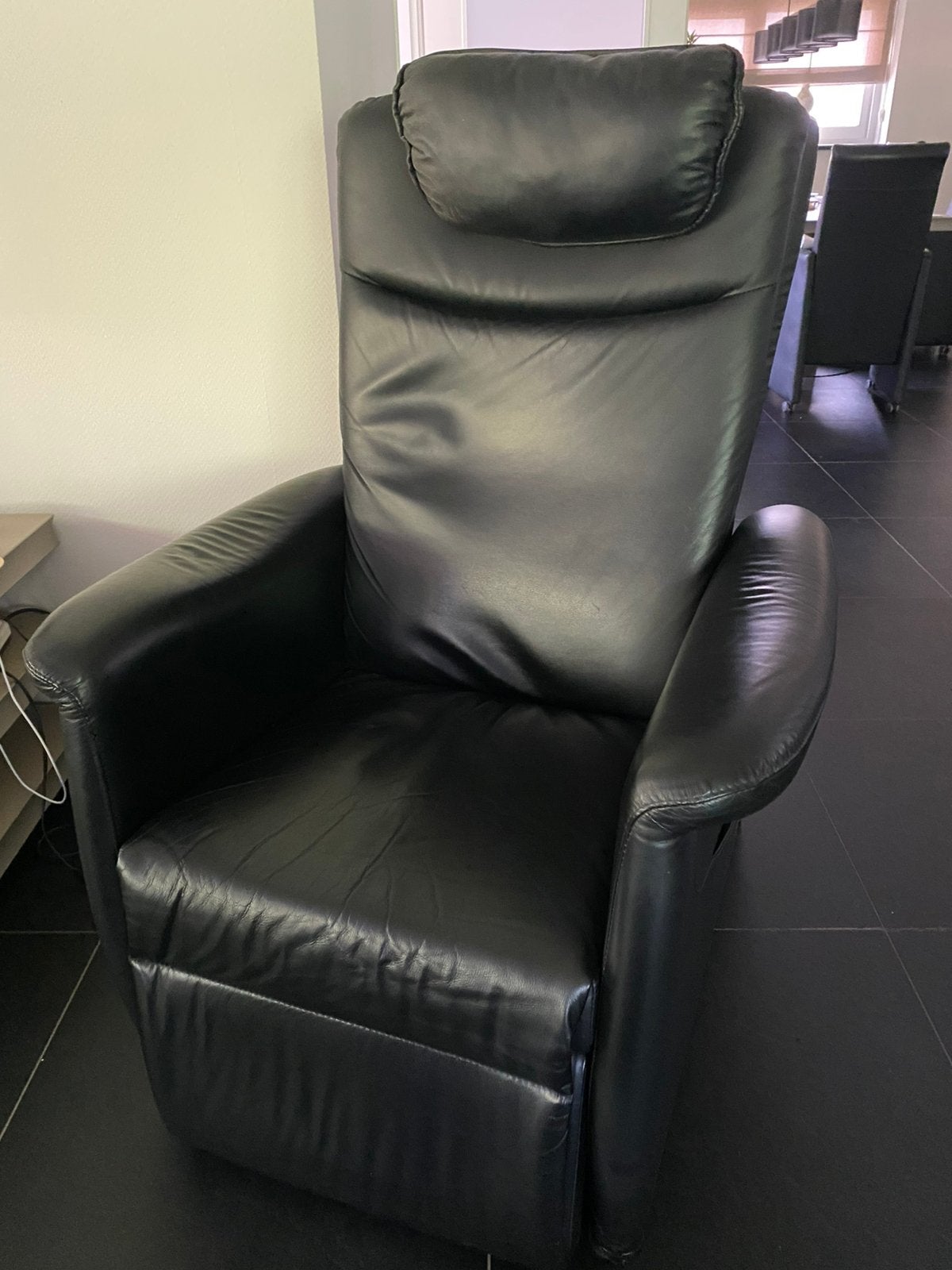 Zwarte Fitform sta op stoel, Huis en Inrichting, Fauteuils, Ophalen, Gebruikt, Minder dan 75 cm, Leer