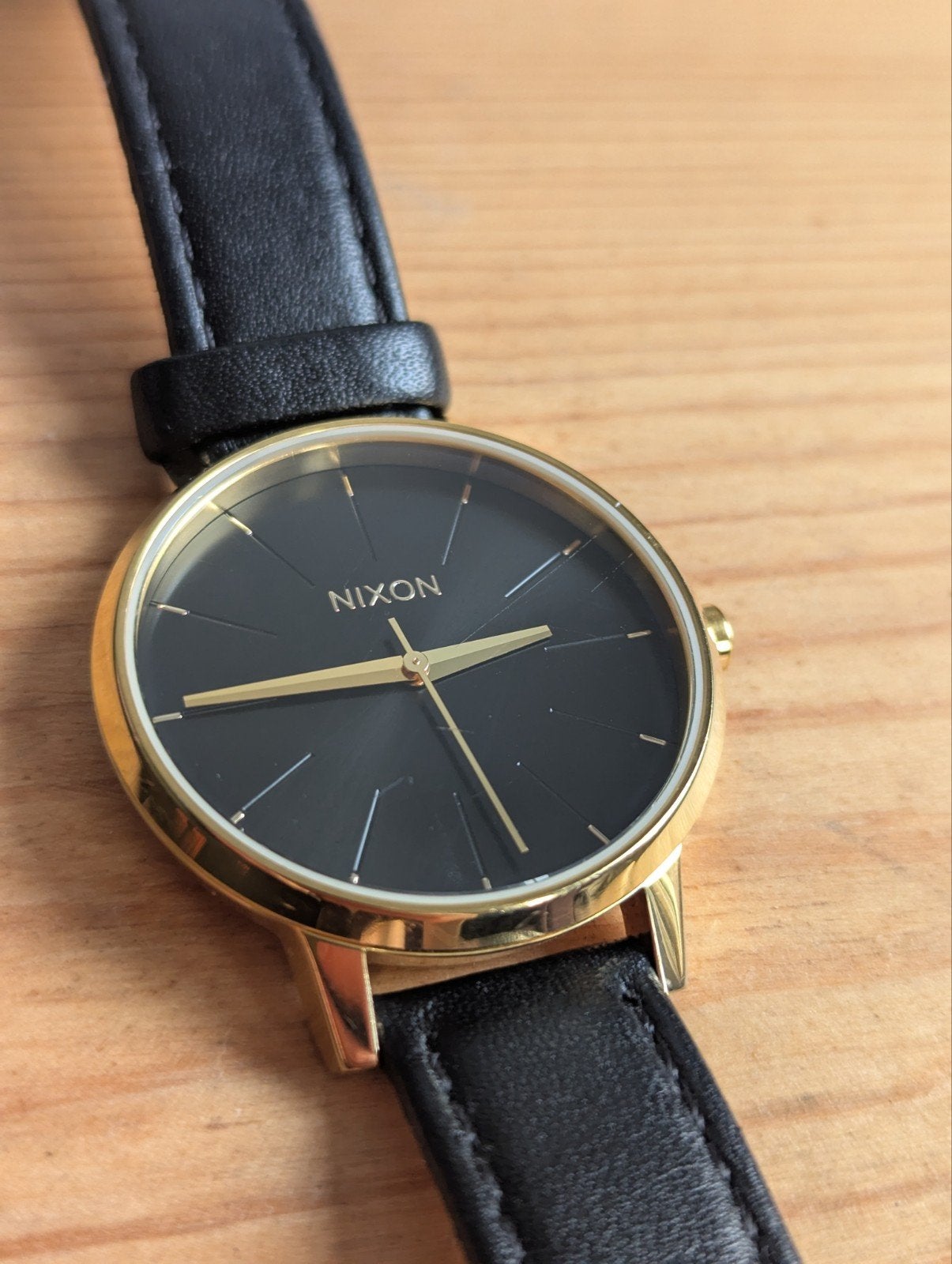 Nixon The Kensington horloge goudkleurig met zwart bandje, Ophalen of Verzenden, Gebruikt, Leer, Overige merken