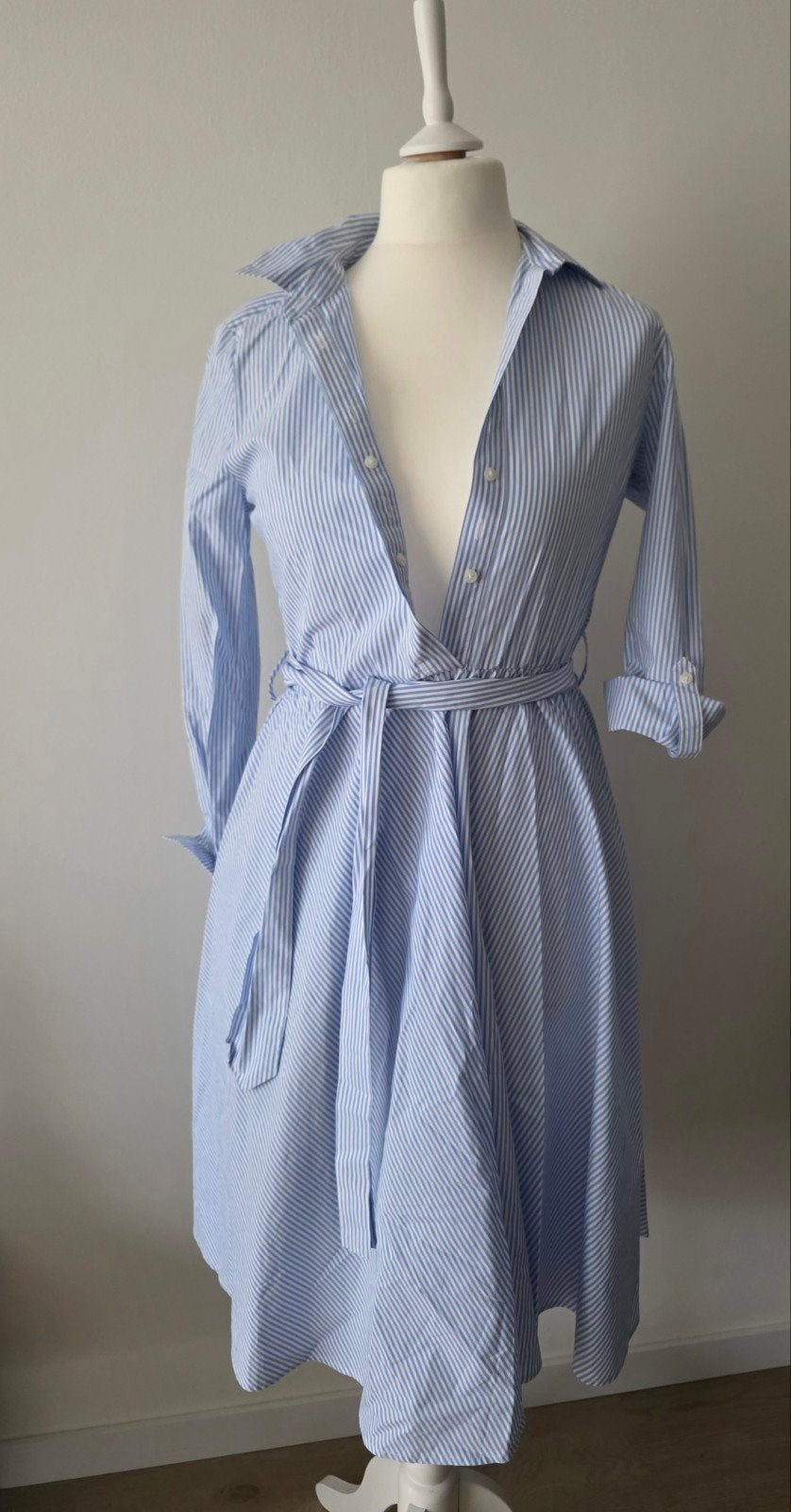 Gestreepte blauw/wit jurk met ceintuur maat 36, Kleding | Dames, Jurken, Blauw, Marks & spencer, Ophalen of Verzenden, Knielengte