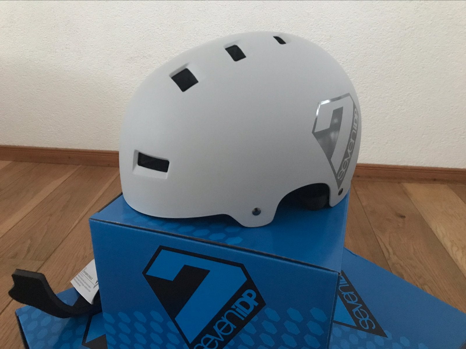7iDP helm maat S/M SeveniDP skateboard helmet, Fietsen en Brommers, Fietsaccessoires | Fietshelmen, M, Nieuw, Ophalen of Verzenden